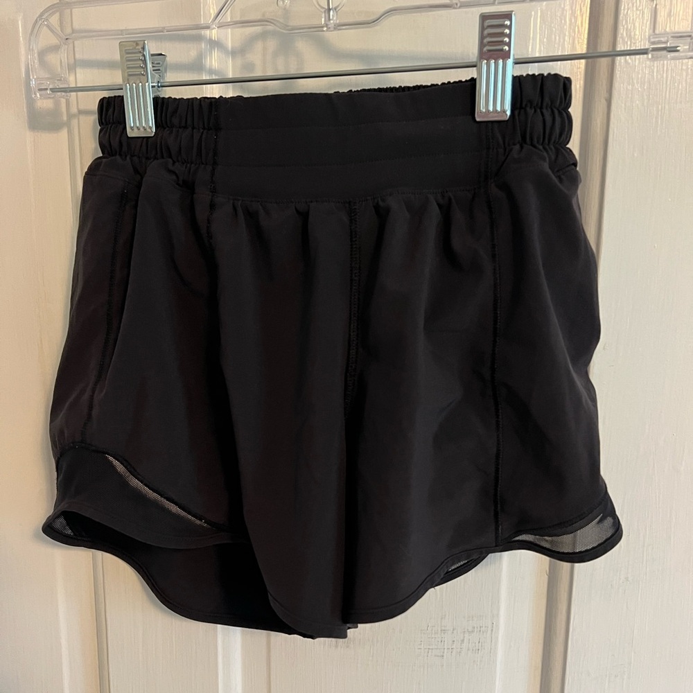 Lululemon Hotty Hots 4 Inch, Size 2